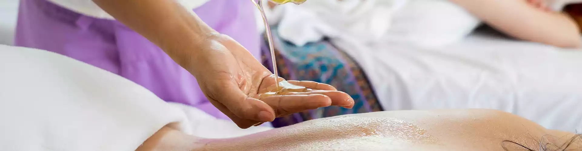 Outils d'auto-soin ayurvédique : auto-massage à l'huile